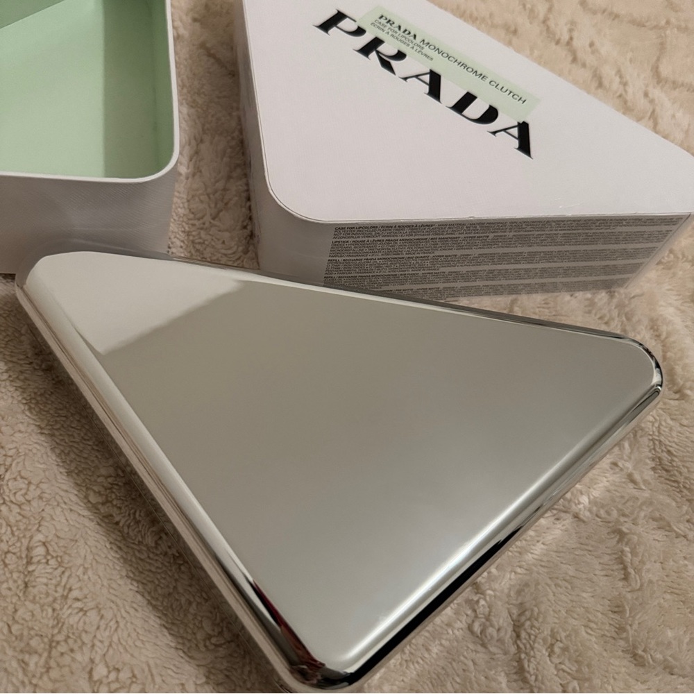 Prada monochrome clutch - Picture 3 of 5